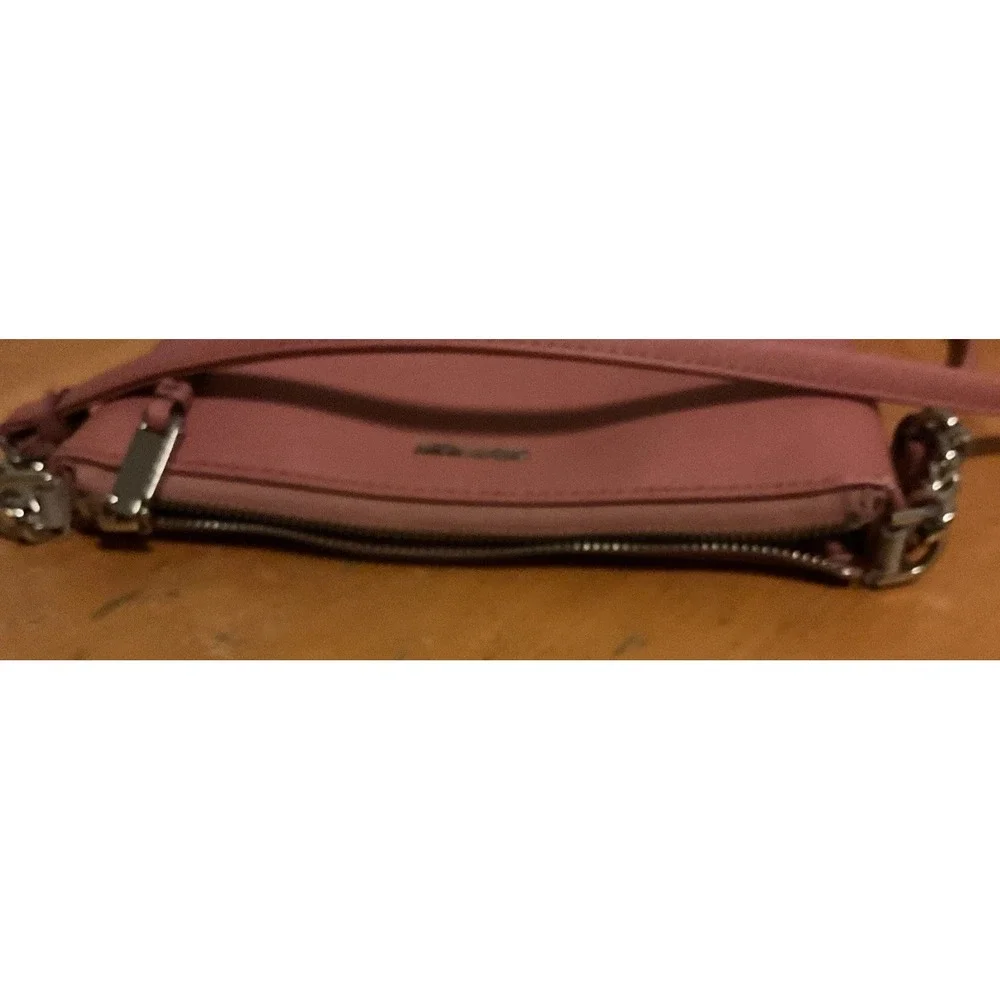 Calvin Klein‎ Cross Body Pink/Rose Purse With Chain On Strap